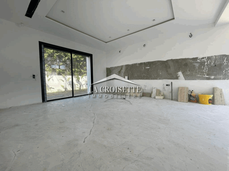 Villa S+5 avec piscine à La Soukra